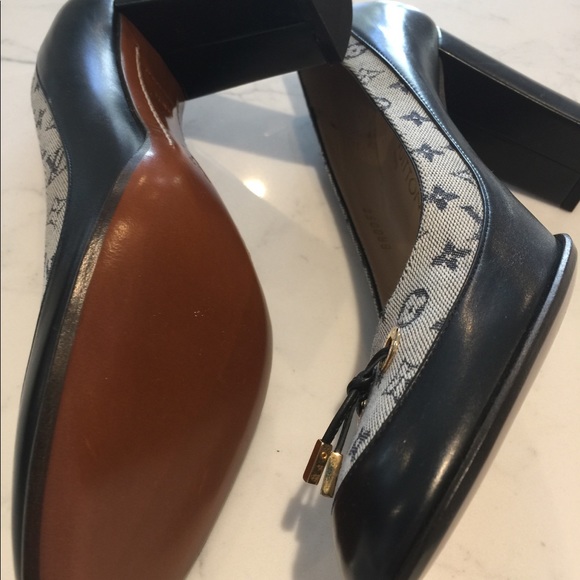 Louis Vuitton Pump Heels - Picture 3 of 4